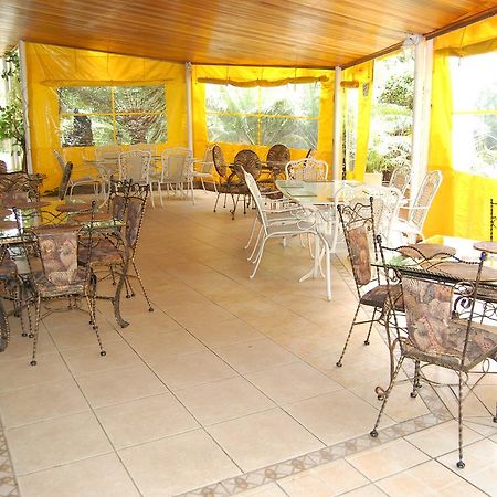 Falcon Crest Suites Gaborone Extérieur photo