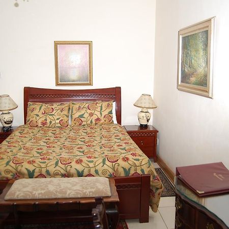 Falcon Crest Suites Gaborone Extérieur photo