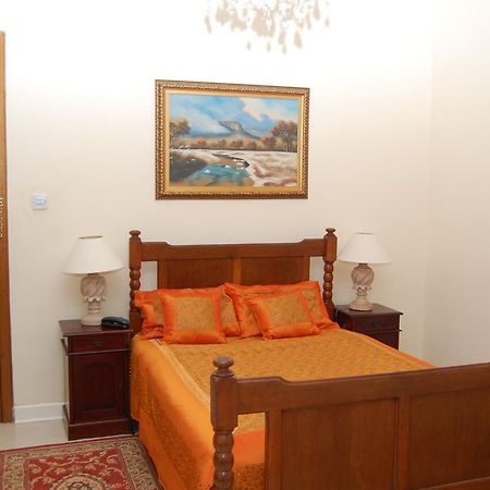 Falcon Crest Suites Gaborone Extérieur photo