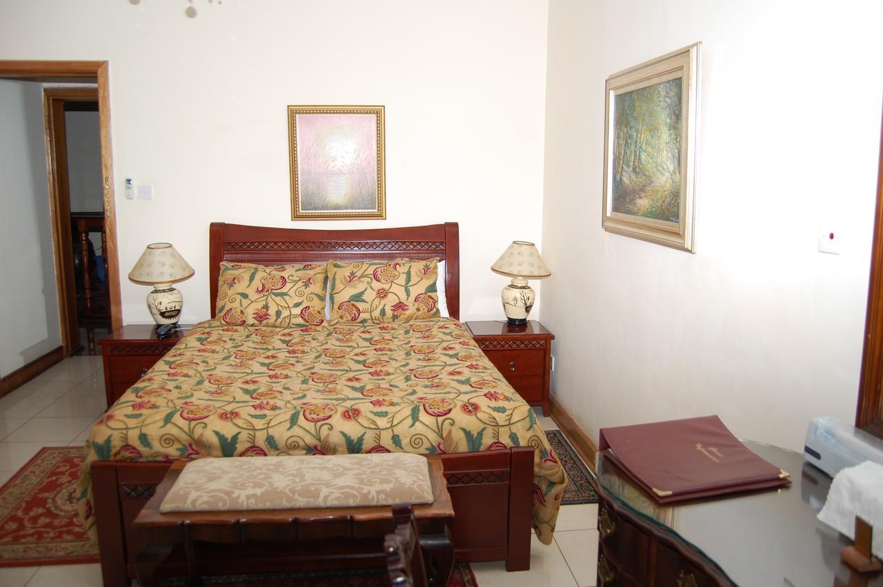 Falcon Crest Suites Gaborone Extérieur photo