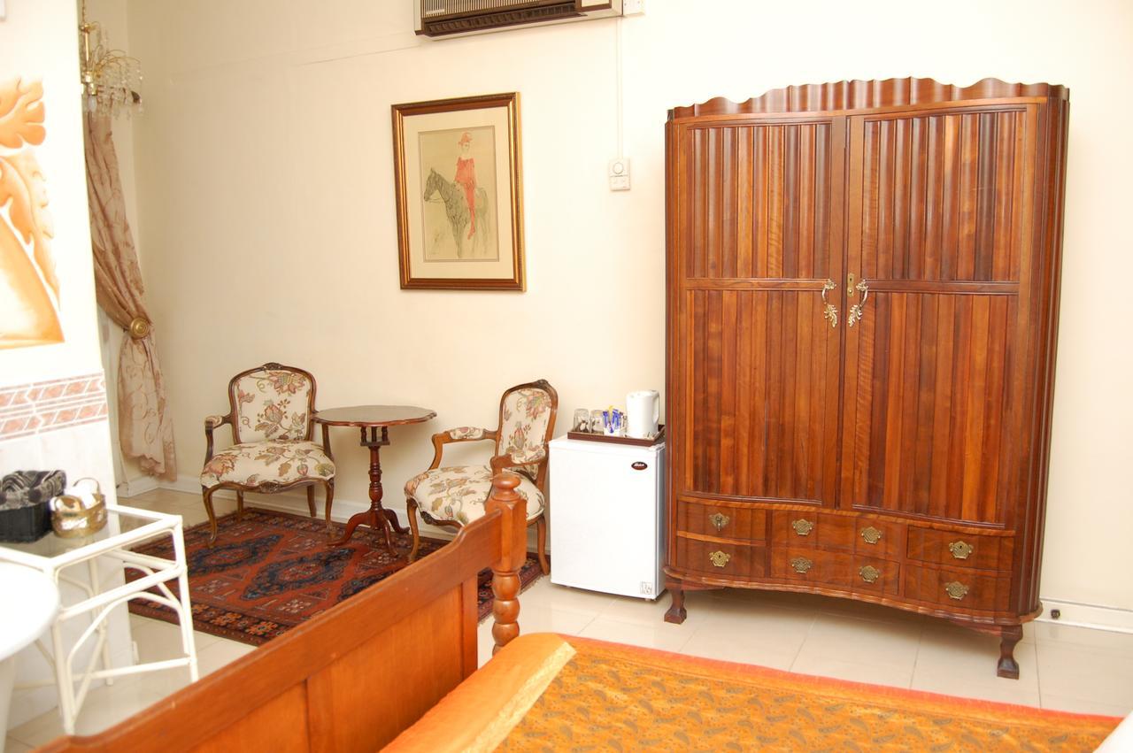 Falcon Crest Suites Gaborone Extérieur photo