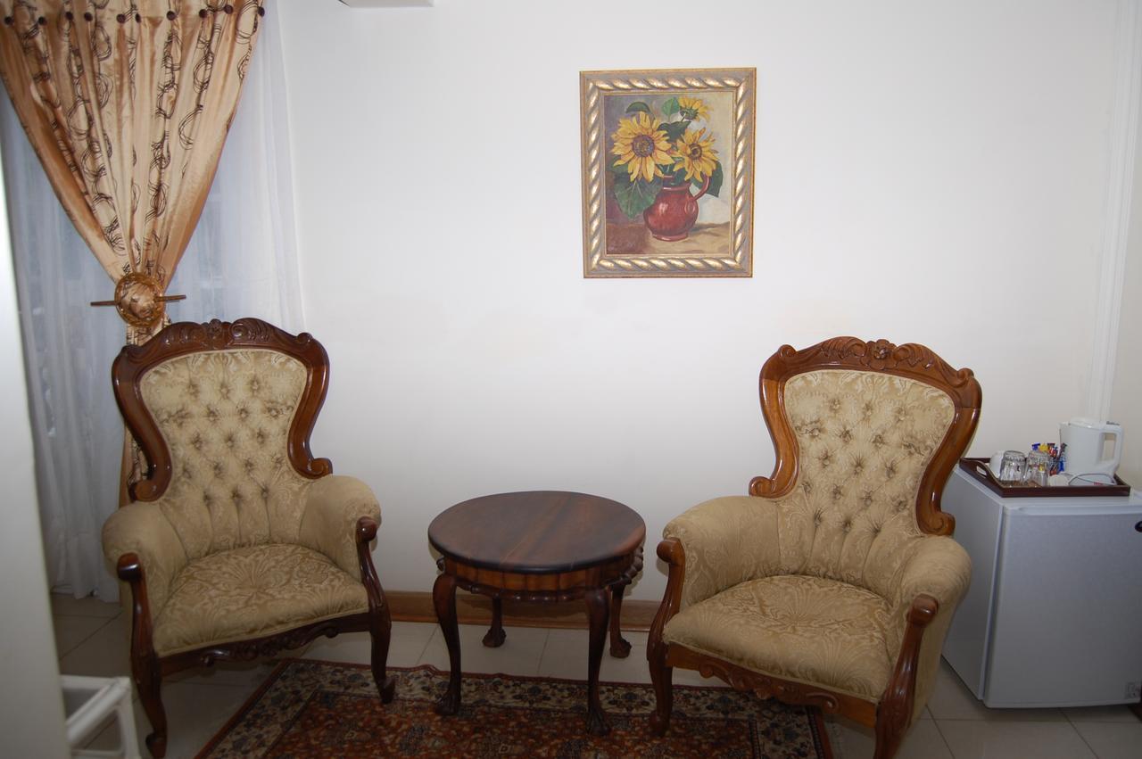 Falcon Crest Suites Gaborone Extérieur photo