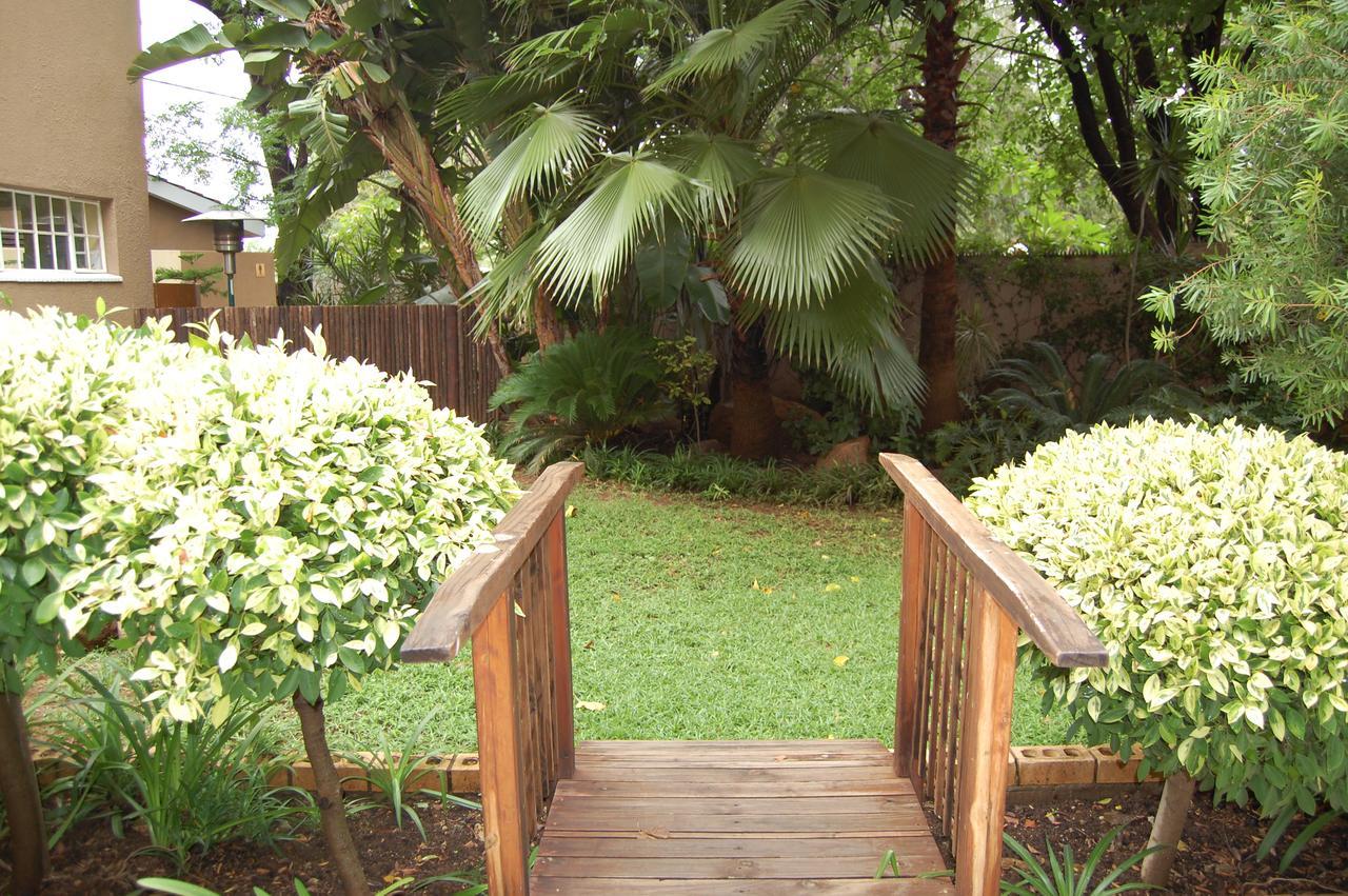 Falcon Crest Suites Gaborone Extérieur photo